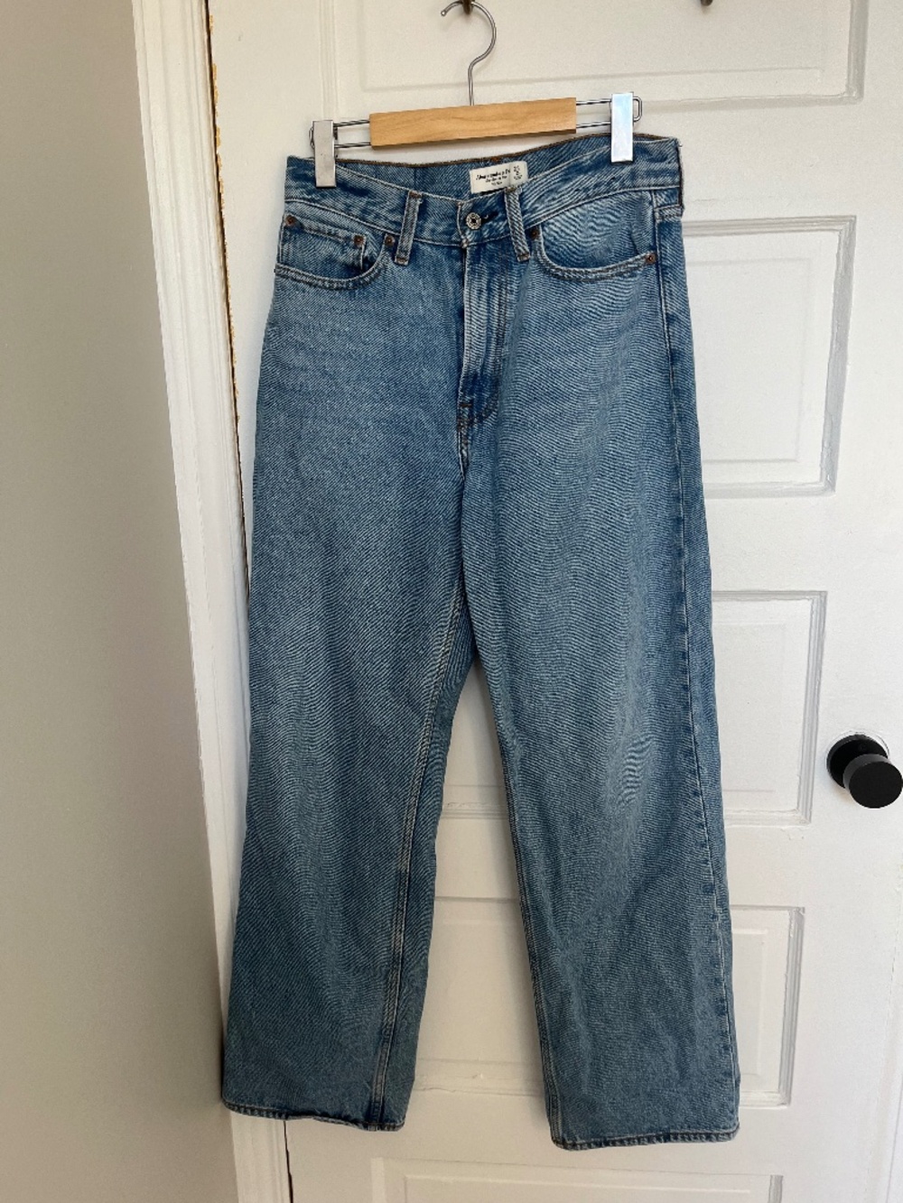 Abercrombie Curve Love Mid Rise Slouchy Jeans Medium Wash 26/2R